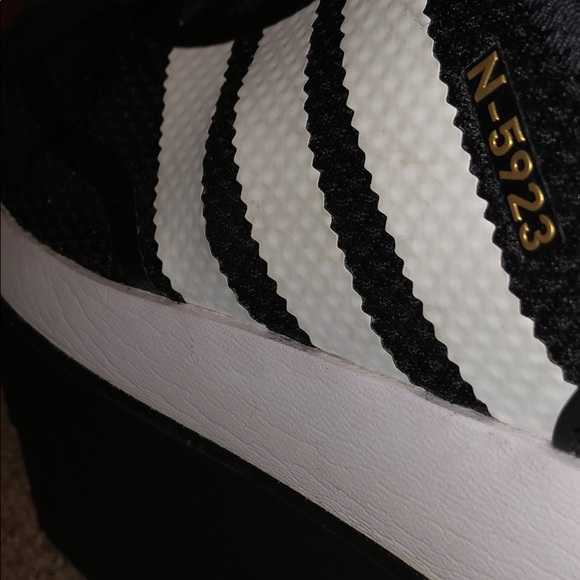 N-5923 adidas men’s shoes size 11.5 - Picture 5 of 8